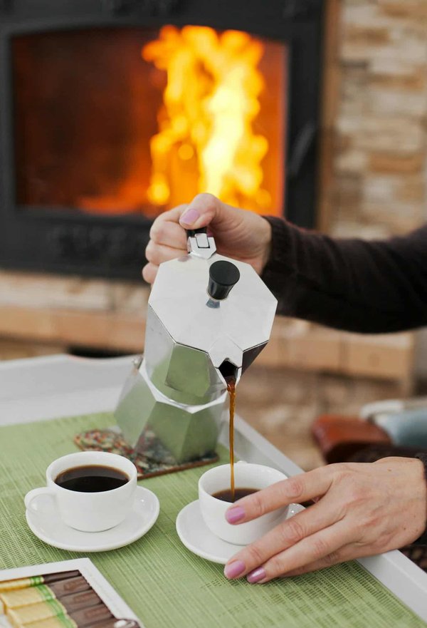 Quels sont les critères essentiels à prendre en compte pour choisir la meilleure cafetière italienne électrique ?
