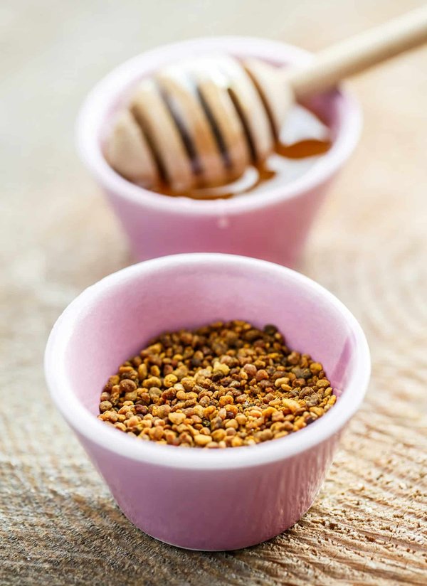 Miel rose de Russie : Ses origines, ses bienfaits et ses utilisations